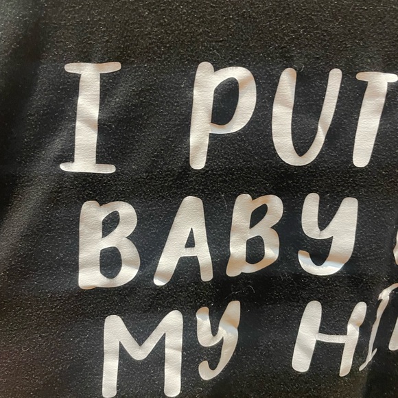 Mommy & Me - I put my baby on my hip tee set - Picture 6 of 9